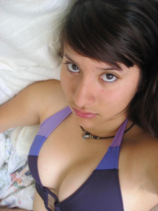 Аппетитные девушки любят позировать перед камерой голышом 16 фото