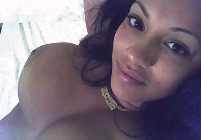 Аппетитные девушки любят позировать перед камерой голышом 17 фото