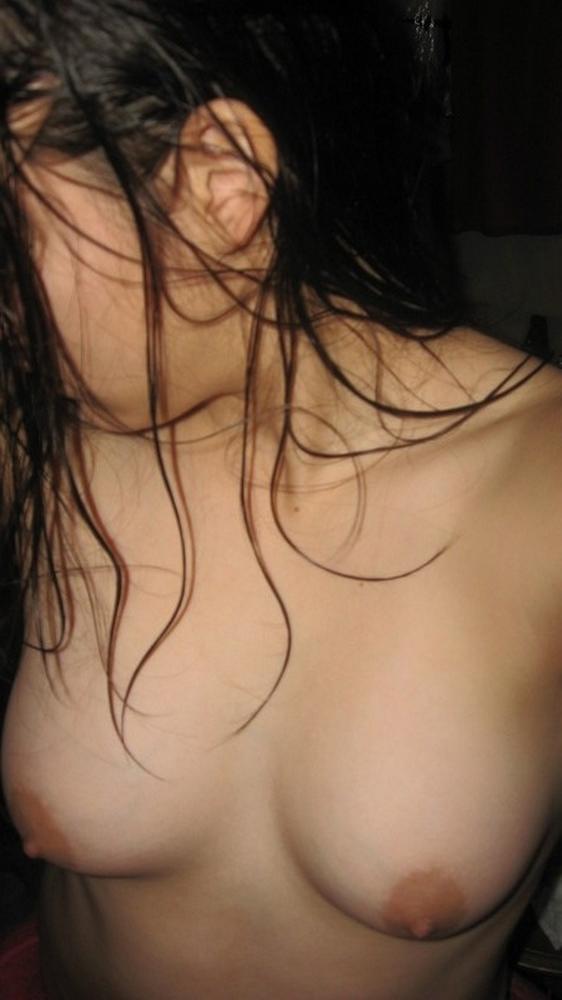 Аппетитные девушки любят позировать перед камерой голышом 15 фото