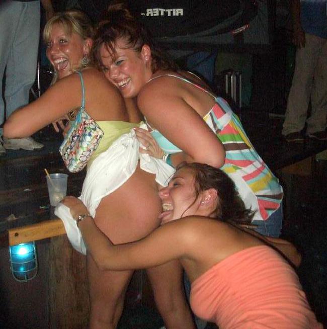 Вечеринка с пьянющими дамами перешла в групповой секс 6 фото