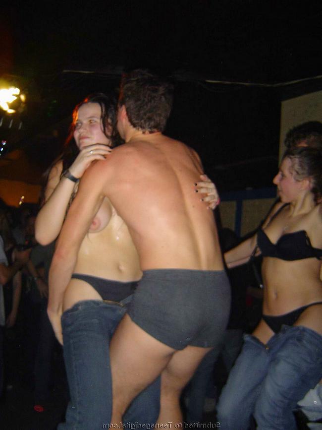 Пьяные девушки 18 лет устроили себе секс вечеринку 3 фото