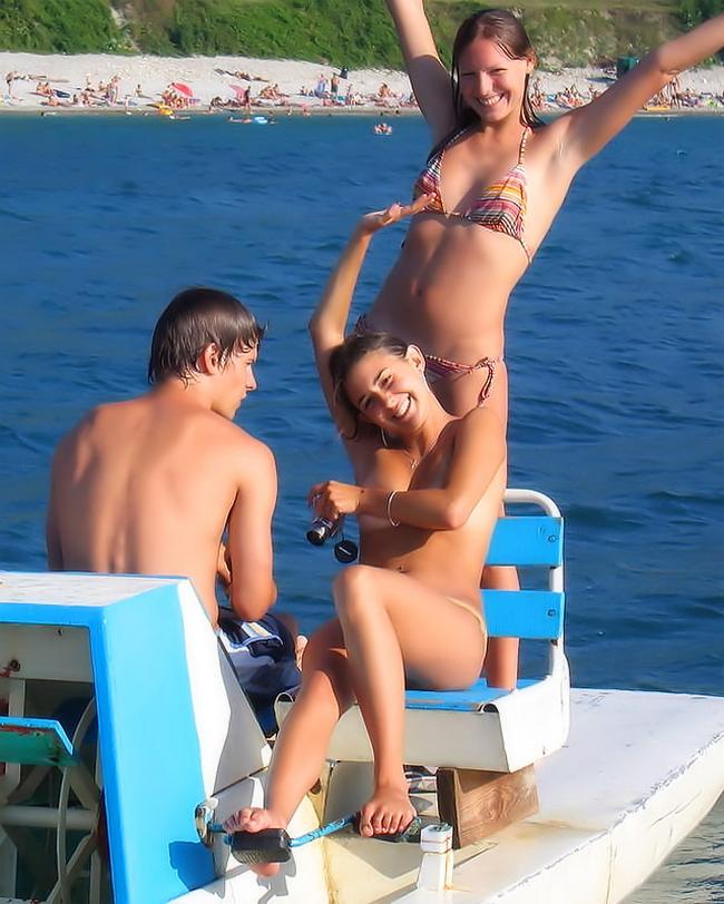 Пьяные девушки онлайн встречаются достаточно часто 2 фото