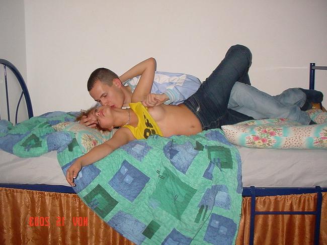 Голые пьяные сосалки дают своим ебарям 9 фото