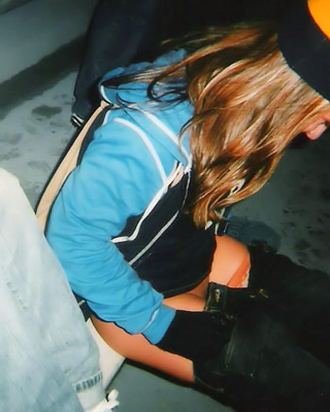 Голые вечеринки с мега возбужденными телками 3 фото