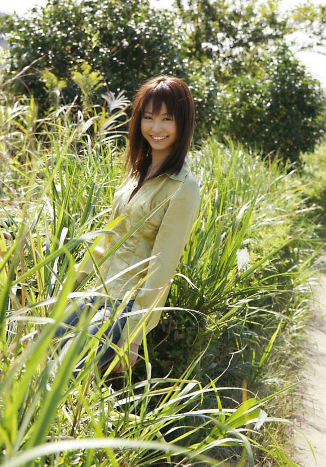 Деревенская азаитка устроила секс на природе 5 фото