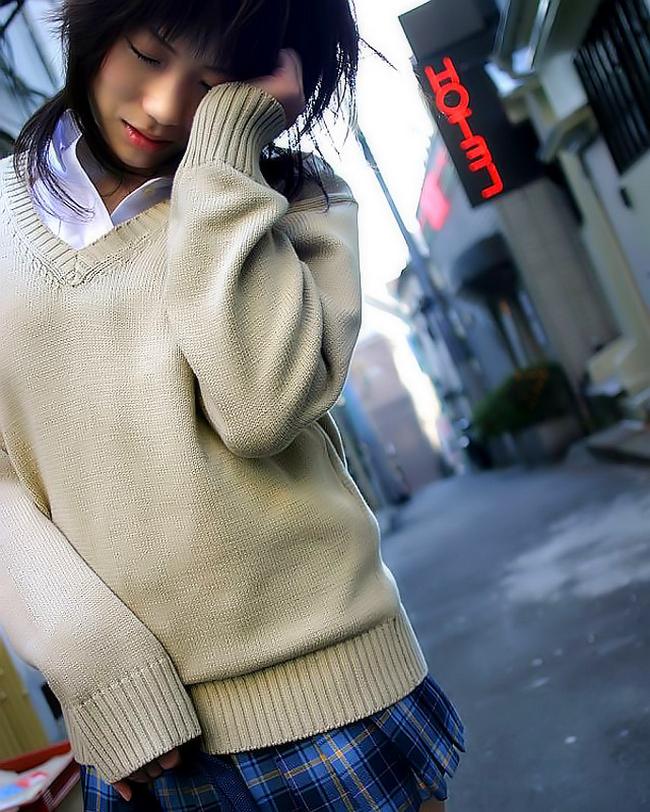 Азиаточка в красных труселях желает жесткой групповухи 3 фото