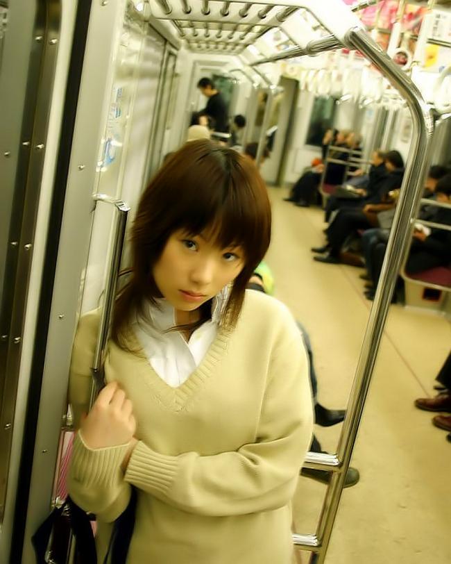 Азиаточка в красных труселях желает жесткой групповухи 2 фото