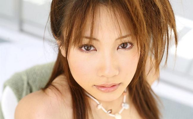 Сексуальная азиаточка с небритой пиздой 12 фото