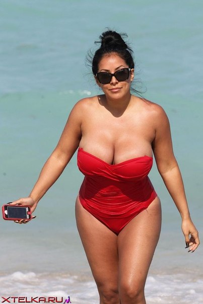 Сисястые красотки сильно заводят 13 фото