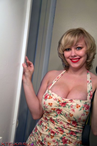 Сисястые красотки сильно заводят 7 фото