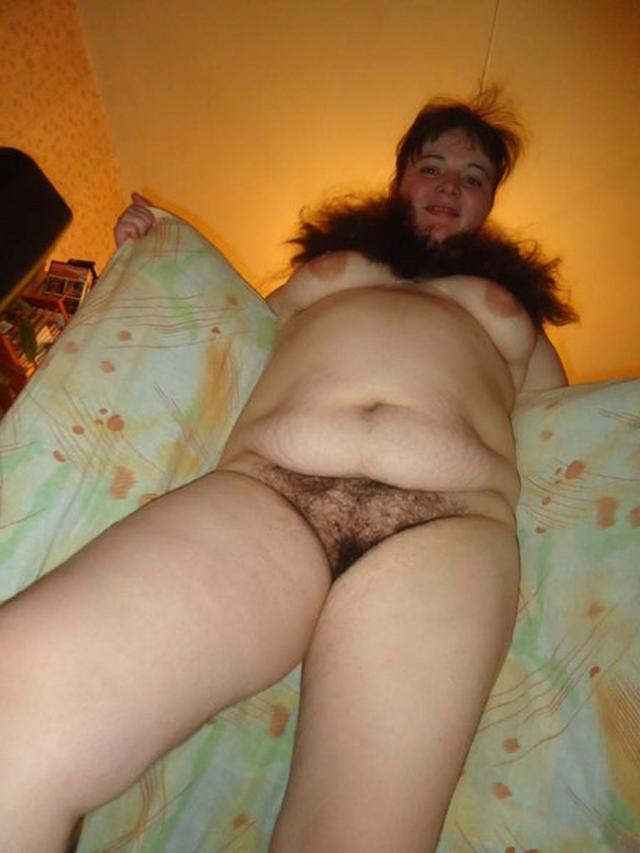 Жирная Ольга показывает волосатую писю 8 фото