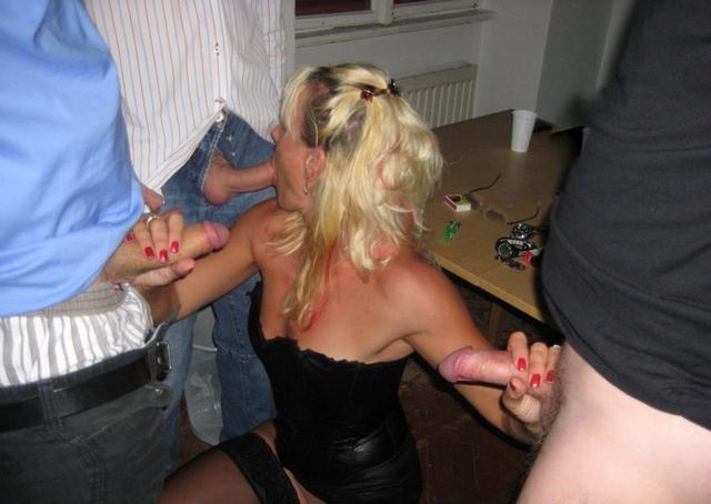 Доступных баб пригласили на массовые оргии 31 фото