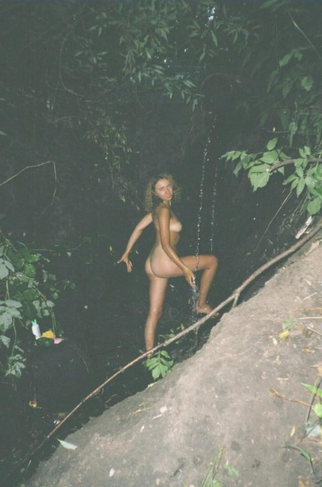 На природе девушки оголились 37 фото
