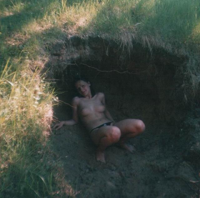 На природе девушки оголились 27 фото