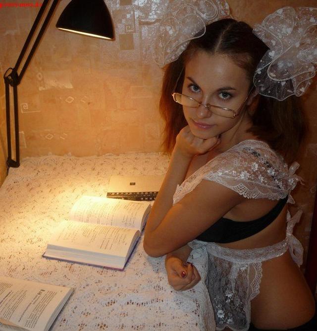 Сексуальная выпускница в красивых нарядах 4 фото