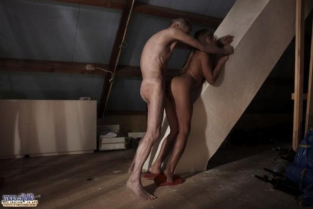 Дед отприходовал очень красивую молодуху 2 фото