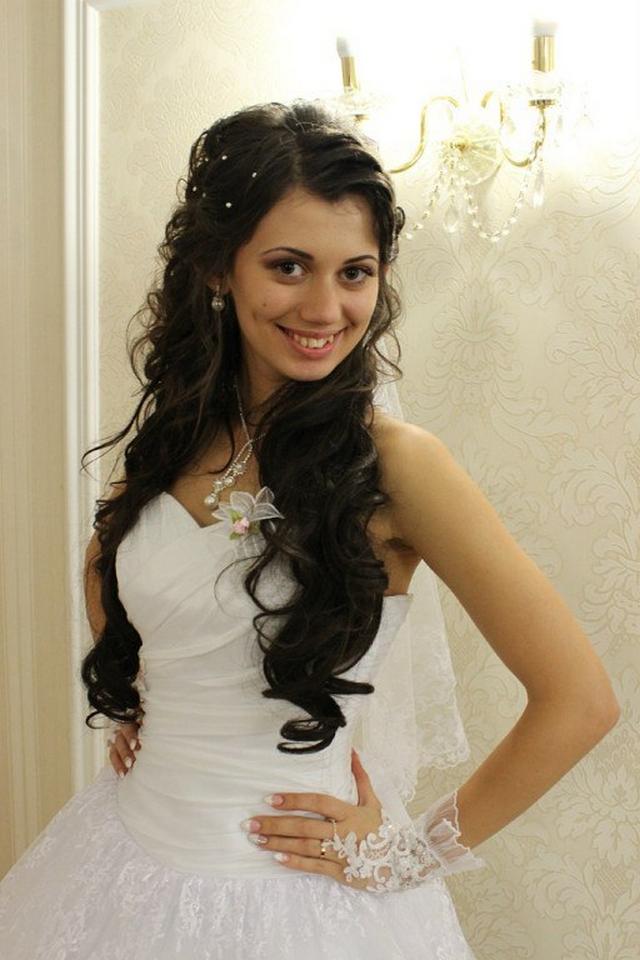 Зубастая Настя не против показать свою жопу 4 фото