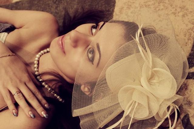 Зубастая Настя не против показать свою жопу 3 фото