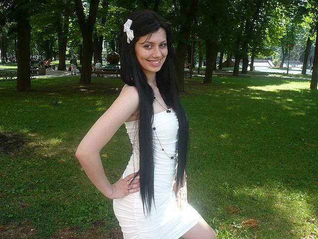 Зубастая Настя не против показать свою жопу 1 фото