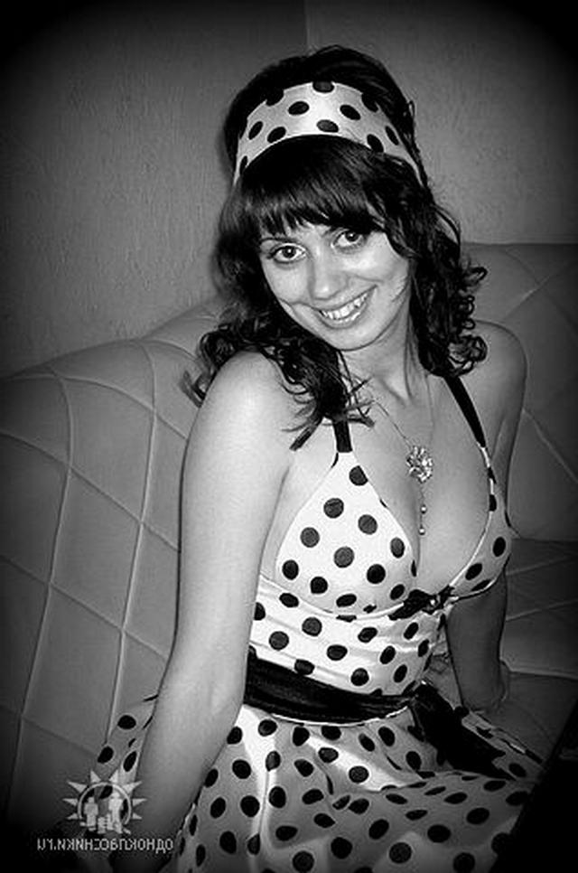 Зубастая Настя не против показать свою жопу 20 фото