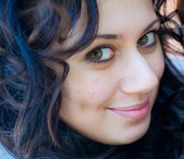 Зубастая Настя не против показать свою жопу 8 фото