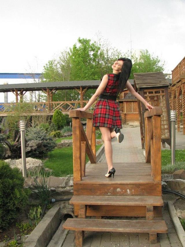 Зубастая Настя не против показать свою жопу 14 фото