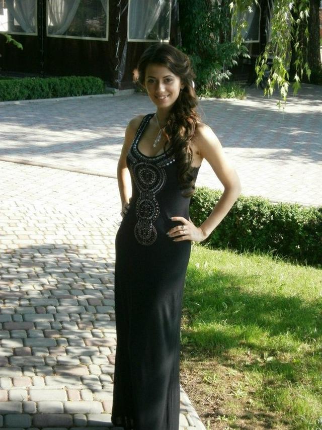 Зубастая Настя не против показать свою жопу 11 фото