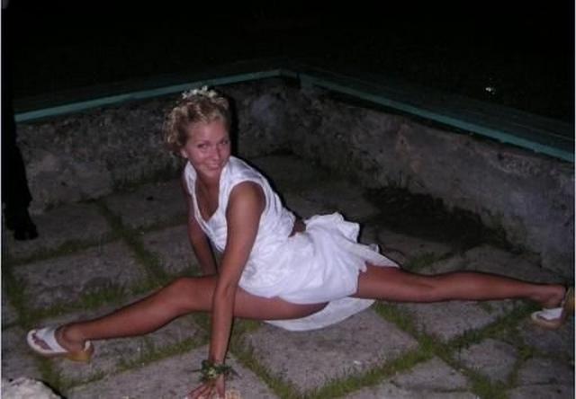 Натренированные девки садятся на шпагат без трусов 11 фото