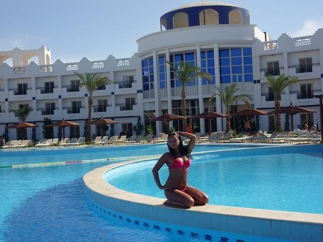 Девушки загорают на пляжах 10 фото