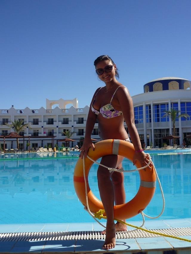 Девушки загорают на пляжах 8 фото