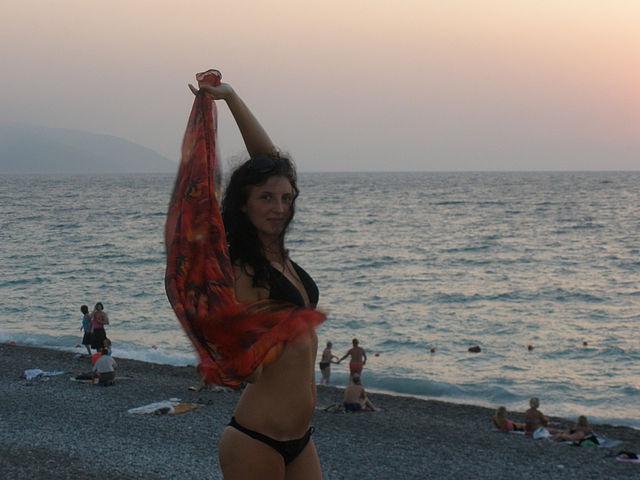 Девушки загорают на пляжах 7 фото