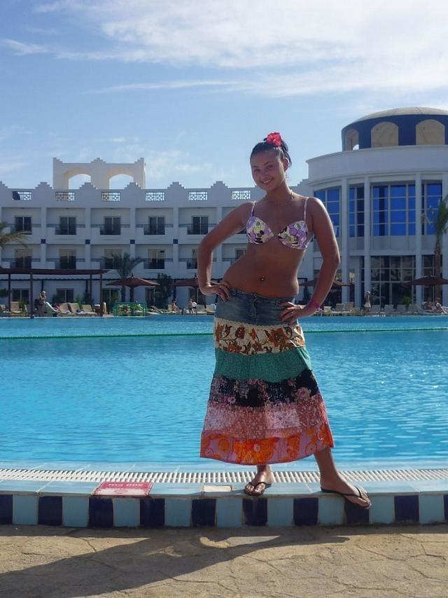 Девушки загорают на пляжах 16 фото