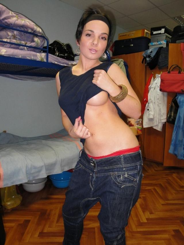 Хорошенькая Настя открыто соблазняет 3 фото