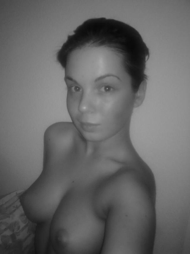 Хорошенькая Настя открыто соблазняет 17 фото