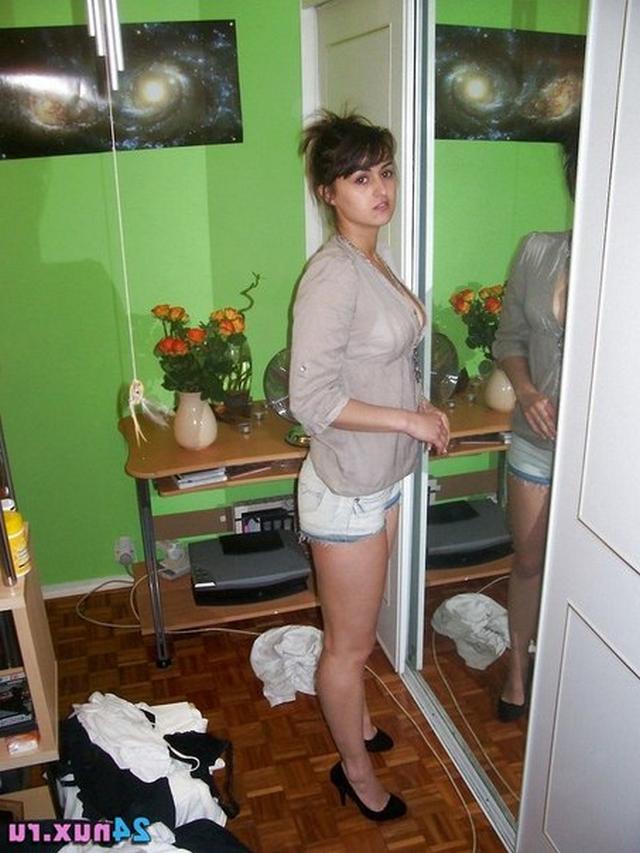 Молоденькие цыпочки обнажаются смело 24 фото