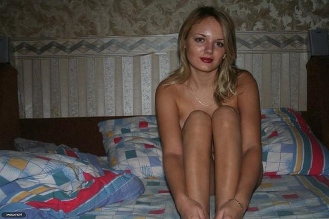 Молоденькие давалки в интересных позах 9 фото