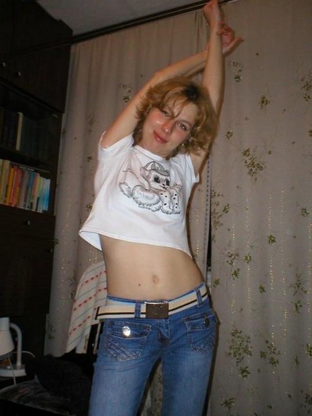 Худосочная Люська отшлифовала фаллос 1 фото