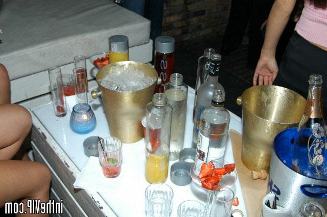 Ночное пати не обошлось без групповухи 1 фото