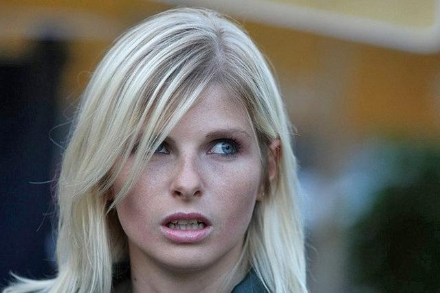 Активистки Фемен показывают свои обнаженные тела 5 фото