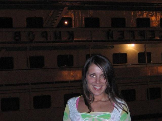 Хорошенькая Юленька раздевается перед женихом 13 фото