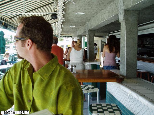 Мужик снял в клубе высокую бабу 1 фото