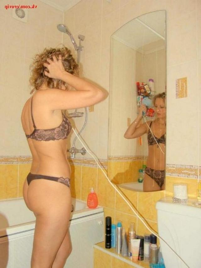 Откровенная зрелочка показала попу 8 фото