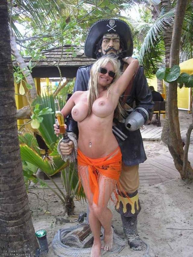 Русские телки резво оголяются 26 фото