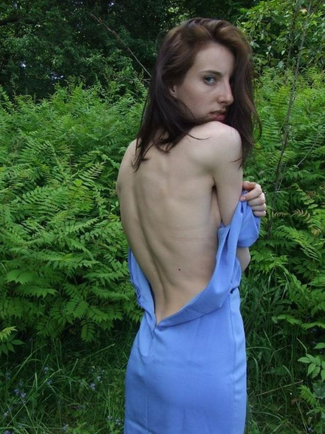 Худая Зойка с длинными ногами 4 фото