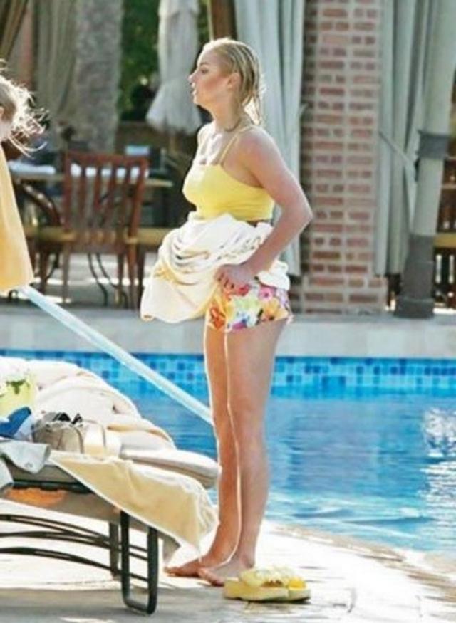 Волочкова вывалила свои сиськи 8 фото