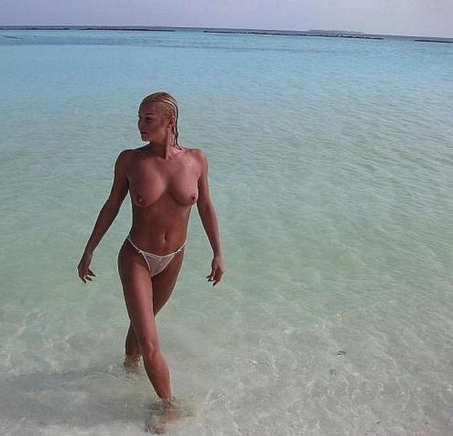 Волочкова вывалила свои сиськи 10 фото