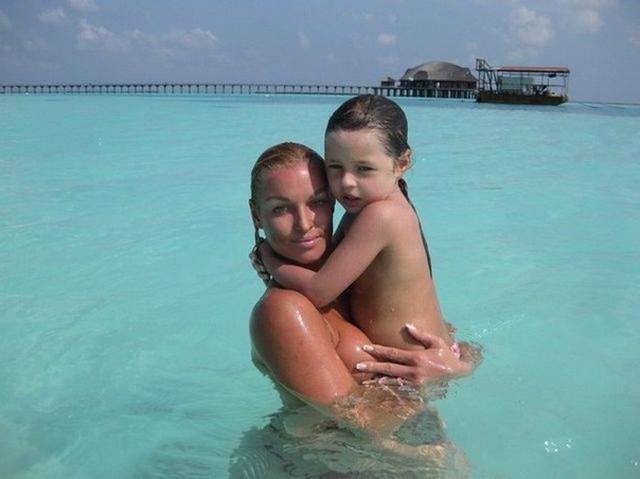 Волочкова вывалила свои сиськи 7 фото