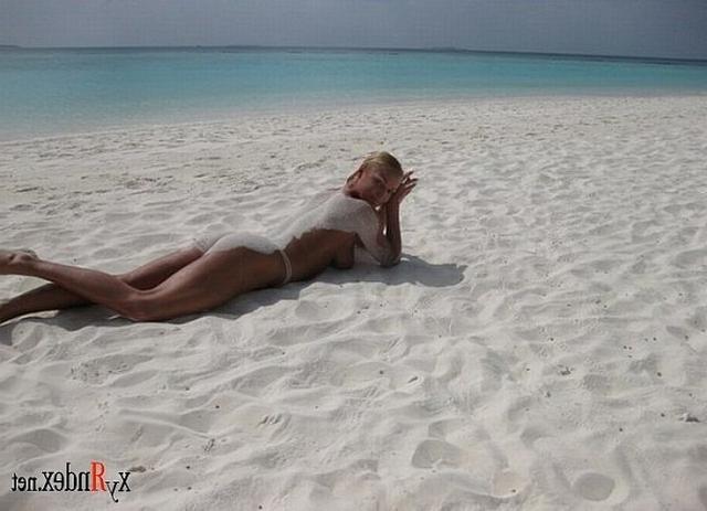 Волочкова вывалила свои сиськи 13 фото