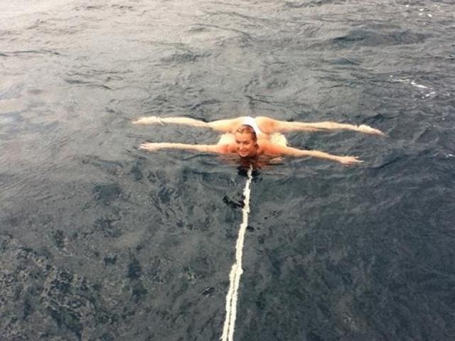 Волочкова вывалила свои сиськи 9 фото