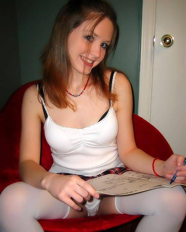 Кристина в белых чулках очень хороша 3 фото